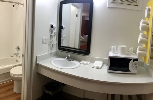 Valleyview Hotel | Motel 6 Kamloops, BC