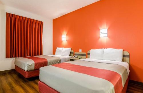 Kearney Hotel | Motel 6-Kearney, NE