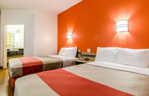 Kearney Hotel | Motel 6 Kearney, NE