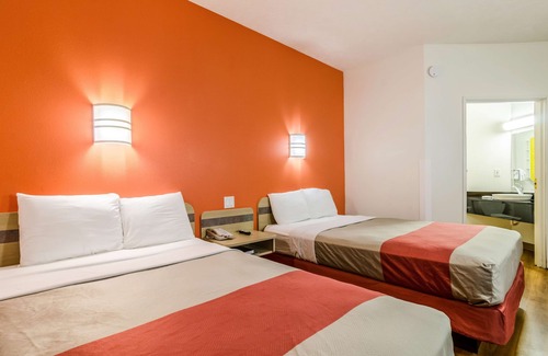 Kearney Hotel | Motel 6 Kearney, NE