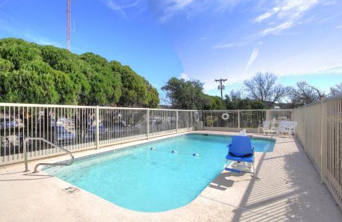Kerrville Hotel | Motel 6-Kerrville, TX