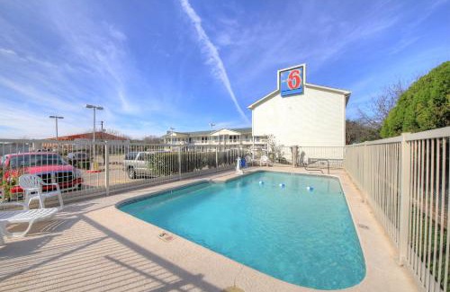 Kerrville Hotel | Motel 6-Kerrville, TX