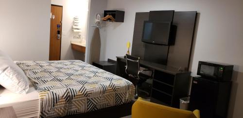 Kewanee Hotel | Motel 6-Kewanee, IL