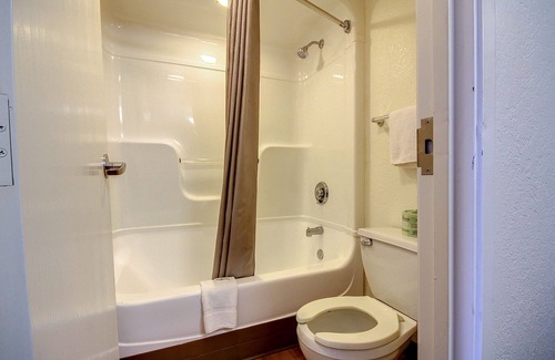 King of Prussia Hotel | Motel 6 King Of Prussia, PA - Philadelphia