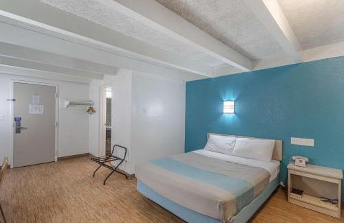 Kokomo Hotel | Motel 6-Kokomo, IN