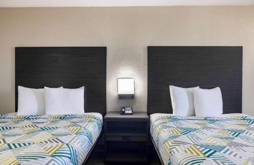 Lake Charles Hotel | Motel 6 Lake Charles, LA
