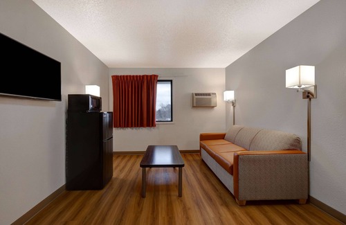 Lakeville Hotel | Motel 6 Lakeville, MN - South - Lakeville