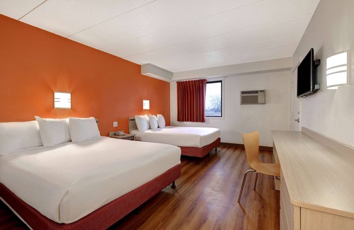 Lakeville Hotel | Motel 6 Lakeville, MN - South - Lakeville