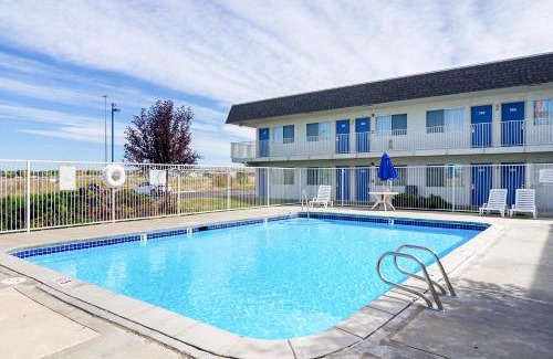 Laramie Hotel | Motel 6-Laramie, WY