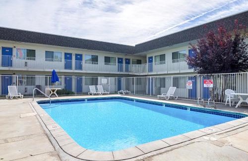 Laramie Hotel | Motel 6-Laramie, WY