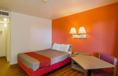 Laramie Hotel | Motel 6-Laramie, WY