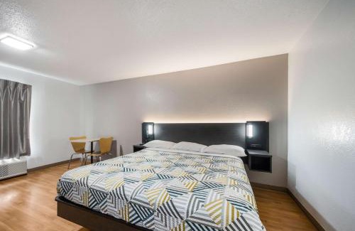 Bonanza Hotel | Motel 6-Laredo, TX - North I-35