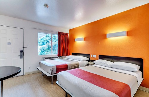 Pumphrey Hotel | Motel 6 Linthicum Heights, MD - BWI Airport