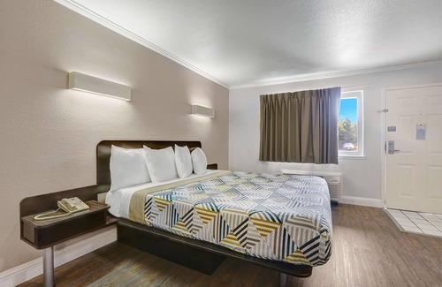Lodi Hotel | Motel 6 Lodi, CA