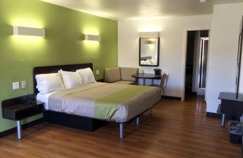 Longview Hotel | Motel 6-Longview, TX - North