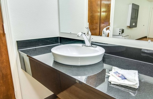 Longview Hotel | Motel 6 Longview, TX - North