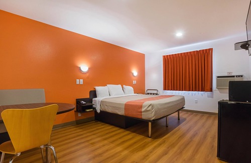 Marshalltown Hotel | Motel 6 Marshalltown, IA