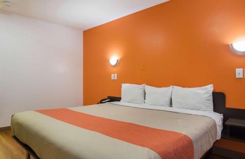 Marshalltown Hotel | Motel 6-Marshalltown, IA