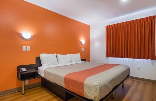 Marshalltown Hotel | Motel 6-Marshalltown, IA