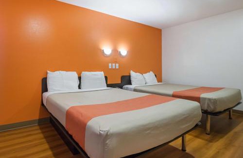 Marshalltown Hotel | Motel 6-Marshalltown, IA