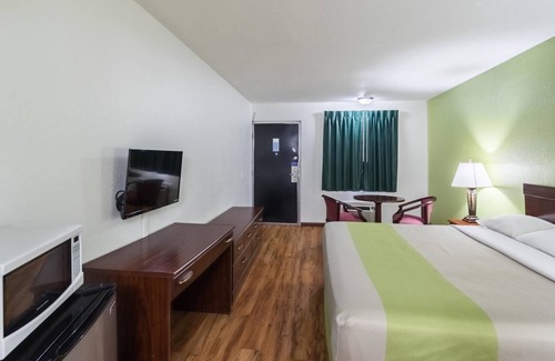 Mattoon Hotel | Motel 6 Mattoon, IL