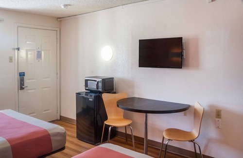 Mesquite Hotel | Motel 6 Mesquite, TX - Rodeo - Convention Ctr