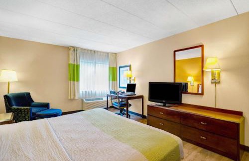 Milford Hotel | Motel 6-Milford, CT