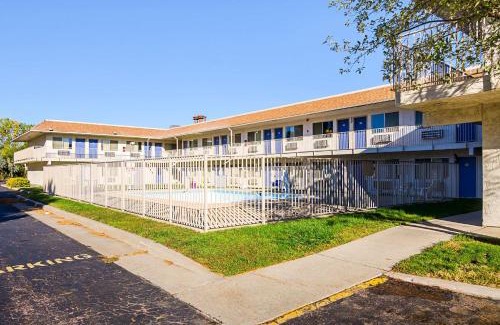 Mitchell Hotel | Motel 6-Mitchell, SD