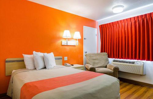 Mitchell Hotel | Motel 6-Mitchell, SD