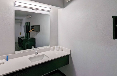 Nashua Hotel | Motel 6 Nashua, NH - North