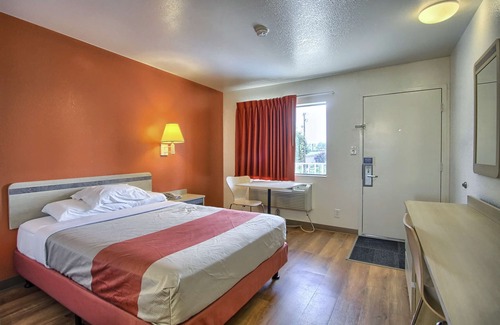 New Cumberland Hotel | Motel 6 New Cumberland, PA - Harrisburg - Hershey South