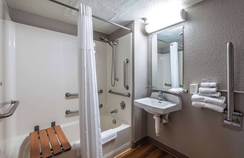 Branford Hotel | Motel 6 New Haven - Branford, CT