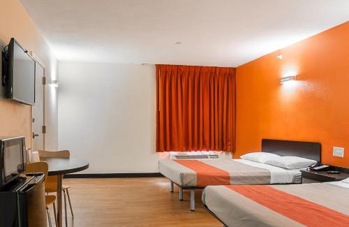 Desire Area Hotel | Motel 6-New Orleans, LA - Near Downtown