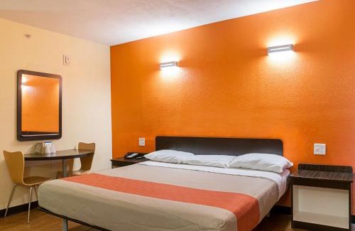 Desire Area Hotel | Motel 6-New Orleans, LA - Near Downtown