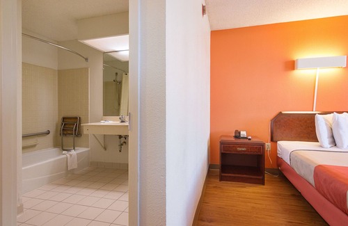 Newnan Hotel | Motel 6 Newnan, GA