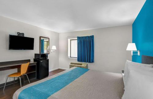 Peachtree Corners Hotel | Motel 6-Norcross, GA