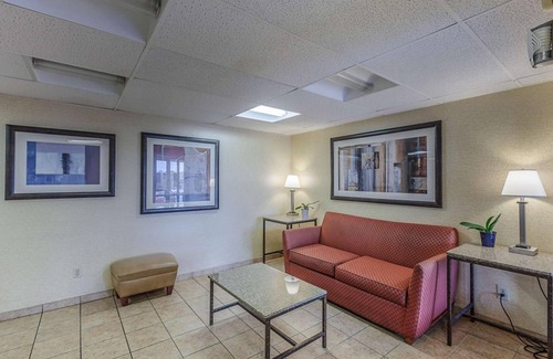 Oak Creek Hotel | Motel 6 Oak Creek, WI