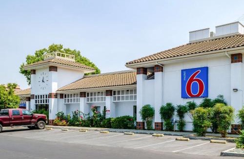 Oakdale Hotel | Motel 6 Oakdale, Ca