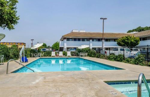 Oakdale Hotel | Motel 6 Oakdale, Ca