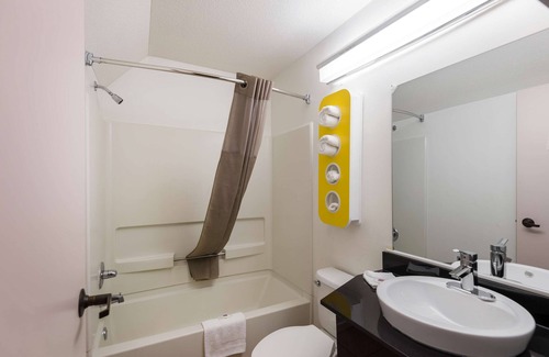 Olathe Hotel | Motel 6 Olathe, KS
