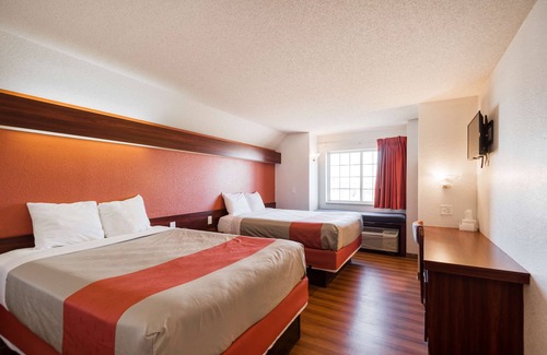 Olathe Hotel | Motel 6 Olathe, KS