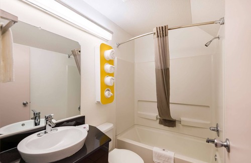 Olathe Hotel | Motel 6 Olathe, KS