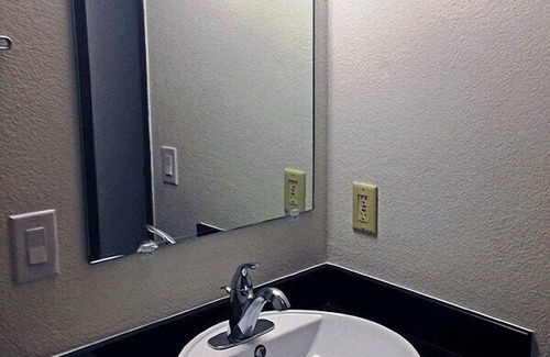 Millard Hotel | Motel 6 Omaha, NE