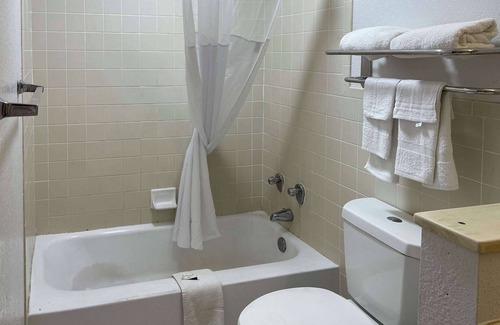 Opelika Hotel | Motel 6 Opelika, AL