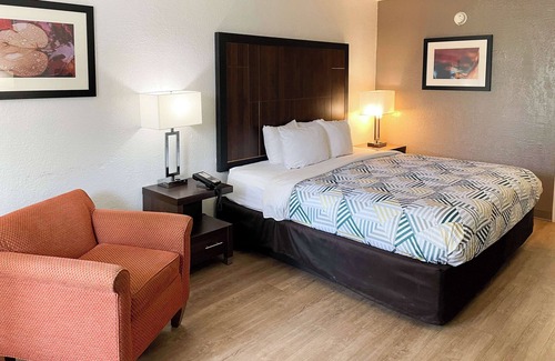 Opelika Hotel | Motel 6 Opelika, AL