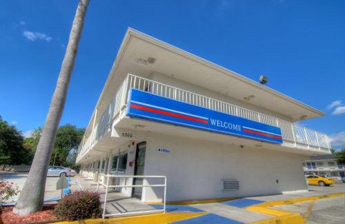 Northwest Orlando Hotel | Motel 6-Orlando, FL - Winter Park
