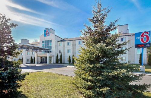 Peterborough Hotel | Motel 6-Peterborough, ON