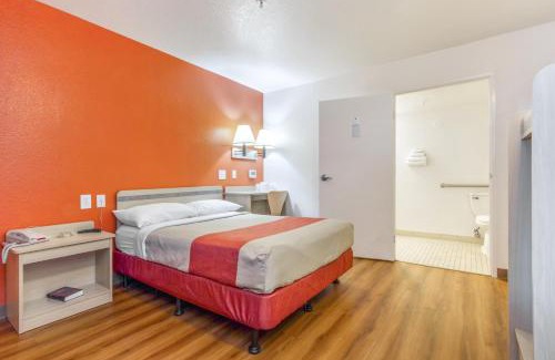 Interchange Square Hotel | Motel 6-Phoenix, AZ - West