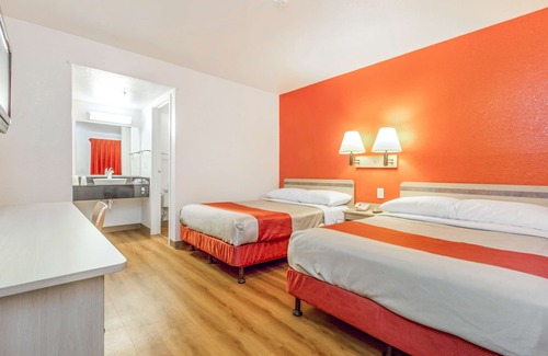 Interchange Square Hotel | Motel 6 Phoenix, AZ - West