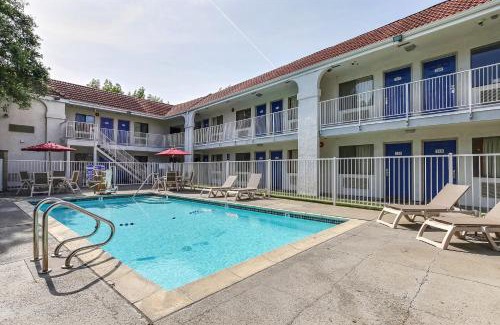 Pinole Hotel | Motel 6-Pinole, CA